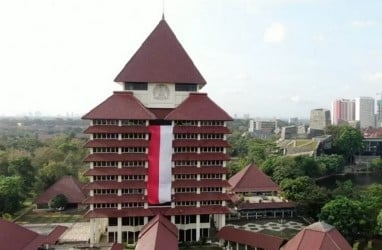 Aksi Heroik 8 Mahasiswa Universitas Indonesia Bentangkan Bendera Merah Putih Raksasa