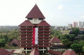 Aksi Heroik 8 Mahasiswa Universitas Indonesia Bentangkan Bendera Merah Putih Raksasa
