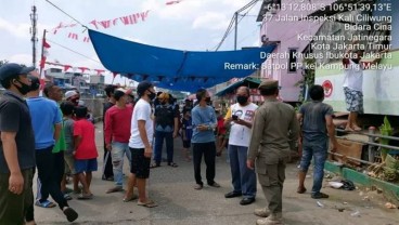 Satpol PP Bubarkan Lomba Gigit Koin 17 Agustus di Jakarta Timur