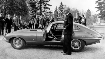 Jaguar Classic Hadirkan E-type 60 Edisi Terbatas 6 Pasang