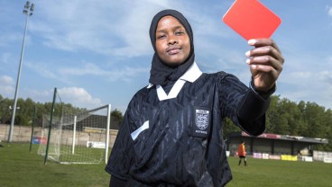 Jawahir Roble Wasit Sepak Bola Perempuan Muslim Pertama di Inggris