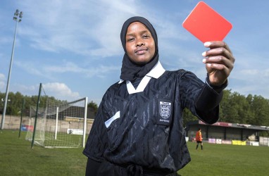 Jawahir Roble Wasit Sepak Bola Perempuan Muslim Pertama di Inggris