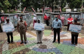 WIKA Salurkan Bantuan Puluhan Gerobak UMKM bagi Warga Jakarta Timur