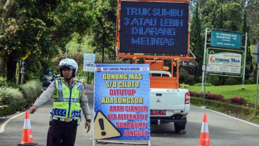 Perhatian! Rekayasa Satu Arah Jalur Puncak Berlaku Situasional