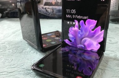 Ponsel Layar Lipat Samsung Kantongi Sertifikasi WiFi