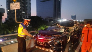 Mitsubishi Pajero Ringsek karena Tabrakan dengan Truk di Tol Layang Slipi   