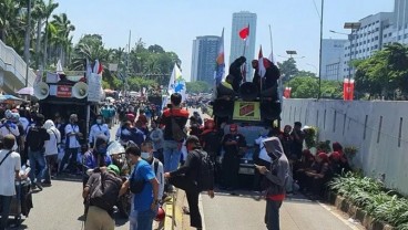 Demo Buruh Tolak Omnibus Law di DPR, Rute Transjakarta Koridor 9 Masih Dialihkan