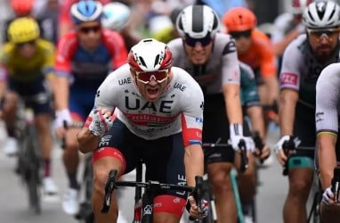 Para Rival Tumbang, Kristoff Juarai Etape Pembuka Tour de France 