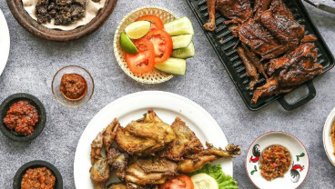 Sensasi Menikmati Ayam Bawah Pohon
