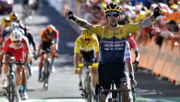 Primoz Roglic Menangi Etape IV Tour de France di Puncak Alpen