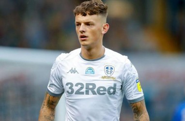 Bantu Leeds Promosi, Ben White Dapat Kontrak Baru di Brighton