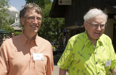 Dari Bridge ke Filantropi : 3 Dekade Persahabatan Warren Buffet dan Bill Gates