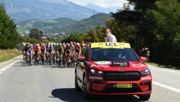 Sehari Diluncurkan, Skoda Enyaq iV Tampil di Tour de France