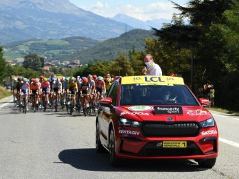 Sehari Diluncurkan, Skoda Enyaq iV Tampil di Tour de France