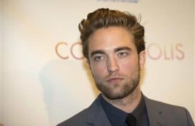 Robert Pattinson Positif Covid-19, Syuting The Batman Kembali Dihentikan
