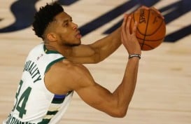 Basket NBA : Cedera Kaki, Giannis Antetokounmpo Tetap Bermain