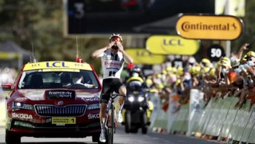 Mark Hirschi Menangi Etape Pertamanya di Tour de France