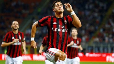 Milan Lepas Permanen Striker Portugal Andre Silva ke Frankfurt