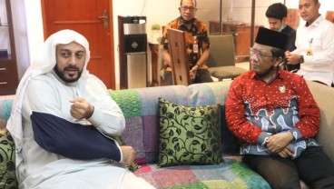 Mahfud MD: Kasus Penusukan Syekh Ali Jaber Akan Diusut Tuntas