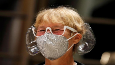 Konduktor Hongaria Ciptakan Masker Wajah untuk Mendengarkan Musik Lebih Baik