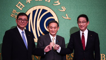 SUKSESI PEMERINTAHAN JEPANG : SUGA NAIK, SIAPA BUNTUNG?