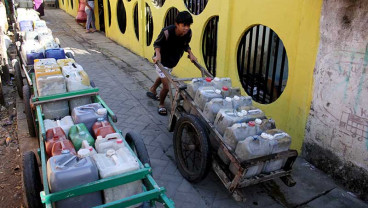 Warga di Makassar Kesullitan Air Bersih Karena Sumur Mereka Mengering Akibat Musim Kemarau