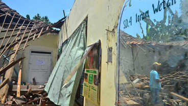 Atap Sekolah Dasar di Kudus Jawa Tengah Roboh