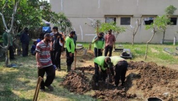 Positif Covid-19, Peti Jenazah Sekda DKI Saefullah Disemprot Disinfektan   