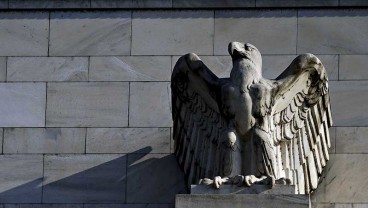 Jelang Keputusan The Fed, Dolar AS Melemah dan Harga Emas Makin Berkilau