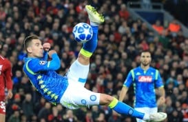 Arek Milik dalam Proses Akhir Kepindahan dari Napoli ke Roma