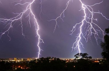 Suara Dentuman Terdengar di Jakarta, Ini Kata Warganet