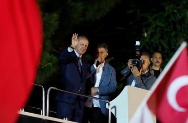 Saling 'Serang', Ada Apa dengan Erdogan dan Macron ?