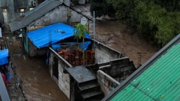 Banjir Terjang Sukabumi, 2 Warga Hilang, Pabrik Aqua Terendam