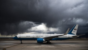 Tabrak Burung, Pesawat Wapres AS Mike Pence Lakukan Pendaratan Darurat