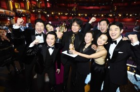Sutradara Film Parasite Bong Joon Ho Masuk 100 Orang…
