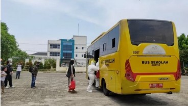 10 Unit Bus Sekolah Evakuasi Ribuan Pasien Covid-19