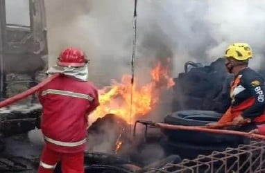 Garasi Bus Cendana di Madiun Terbakar