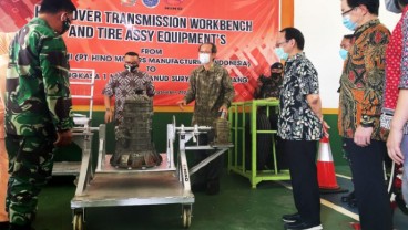 Hino Serahkan Bantuan Alat Praktik SMK di Jabar