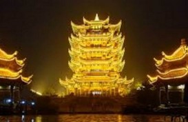 China Sulap  Menara Bangau Kuning Wuhan jadi Objek Wisata Malam