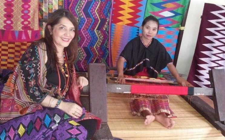Rayakan Hari Batik, Perancang Busana Dorong Wastra Lain Mendunia
