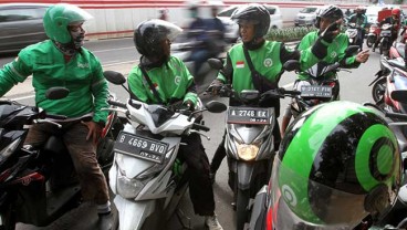 TRANSPORTASI DARING : Mitra Gojek Pacu Ekonomi Denpasar