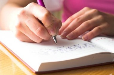 Studi : Menulis dengan Tangan Bikin Anak Lebih Pintar daripada Mengetik di Komputer