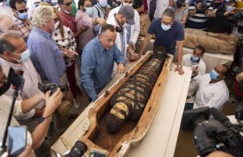 59 Peti Mati Kuno Berisi Mumi Berusia 2.600 Tahun Ditemukan di Dekat Piramida Mesir
