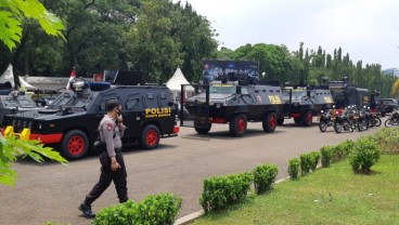 Demo UU Cipta Kerja, Water Cannon dan Barakuda Disiagakan di Dekat Istana