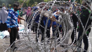 Demo UU Cipta Kerja Rusuh, Massa di Pekanbaru Terkena Gas Air Mata 