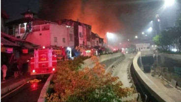 Demo UU Cipta Kerja, Bekas Bioskop Grand Theater di Senen Dibakar Massa