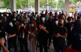 Demonstran Tolak UU Cipta Kerja Duduki Ruang Sidang DPRD Sragen   