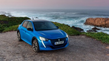Peugeot e-208 Gondol Gelar Electric Small Car of the Year