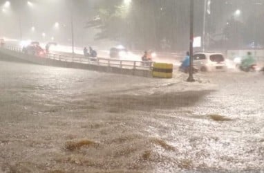 Luapan Kali Setu Akibatkan Banjir dan Longsor, Satu Warga Ciganjur Tewas