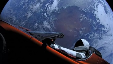 Tesla Roadster Kian Mendekati Planet Mars, Mau Ngapain?